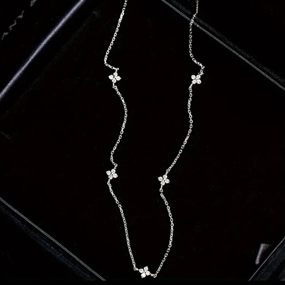 925 Sterling Silver Exquisite Four Leaf Clover Zircon Necklace - Picture 3 of 7